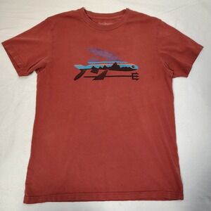 Patagonia T-Shirt Men Medium Rust Red Flying Fish Trident Slim Fit Graphic Tee
